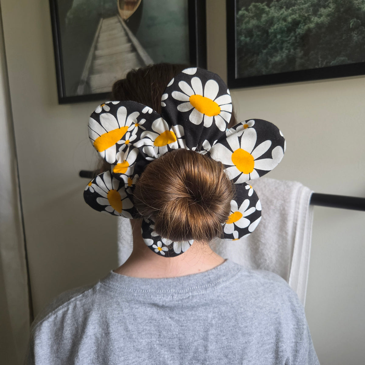 Daisy Flower Scrunchie